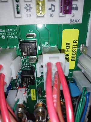 la platine fusible CBE DS300RA du 886F (2).jpg